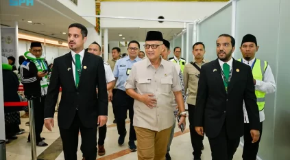 وزير الحج والعمرة بإندونيسيا يزور صالة مبادرة طريق مكة بمطار جواندا