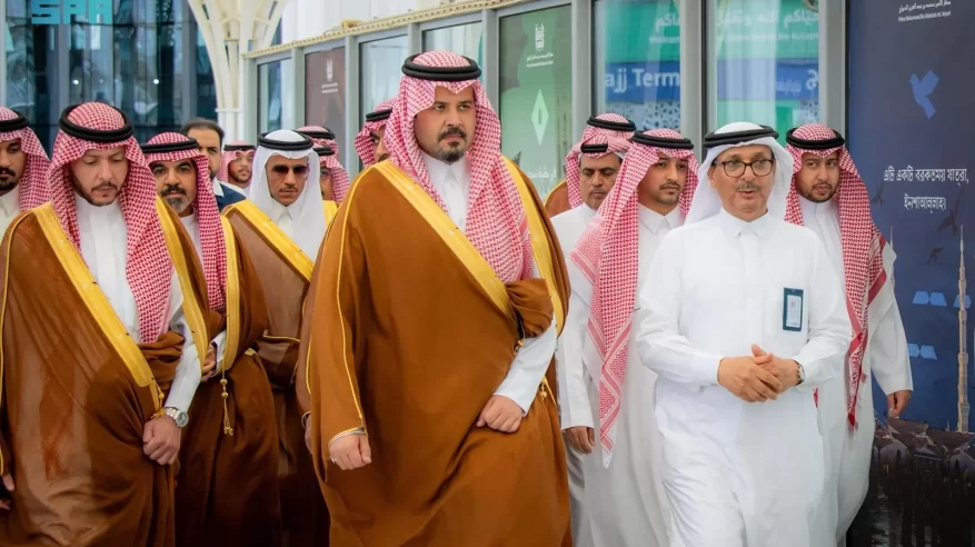 سلمان بن سلطان يقف على جاهزية خدمة ضيوف الرحمن بمطار الأمير محمد بن عبدالعزيز