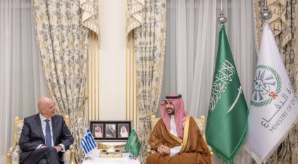 خالد بن سلمان يستعرض التعاون العسكري والدفاعي مع وزير الدفاع الوطني اليوناني