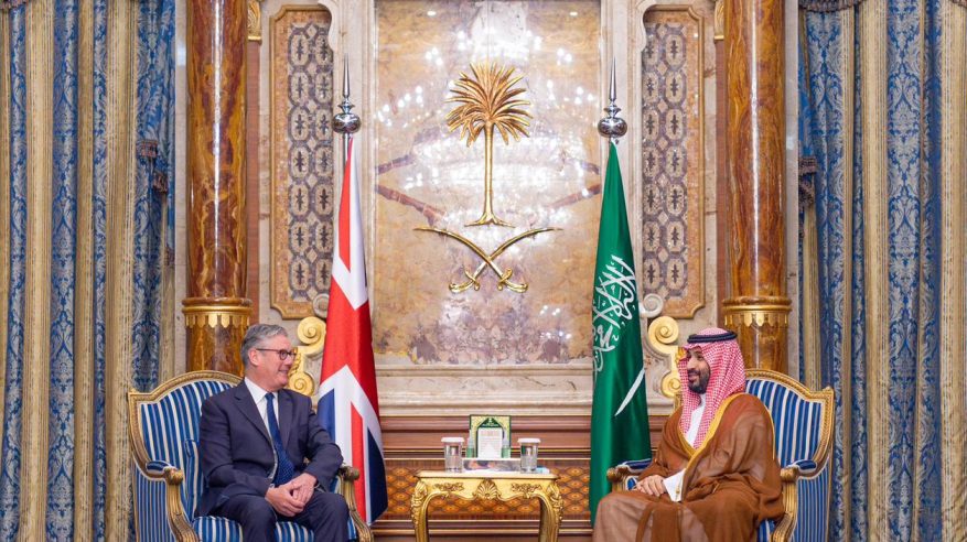 ولي العهد يلتقي رئيس الوزراء البريطاني