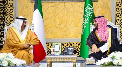 ولي عهد الكويت يصل إلى جدة وولي العهد في مقدمة مستقبليه