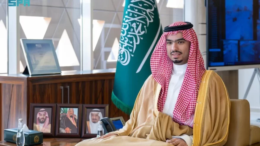 راكان بن سلمان يستقبل وفدًا من أسرة آل شويه وآل طالب