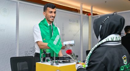 مغادرة أولى رحلات مستفيدي مبادرة طريق مكة من سورابايا بإندونيسيا