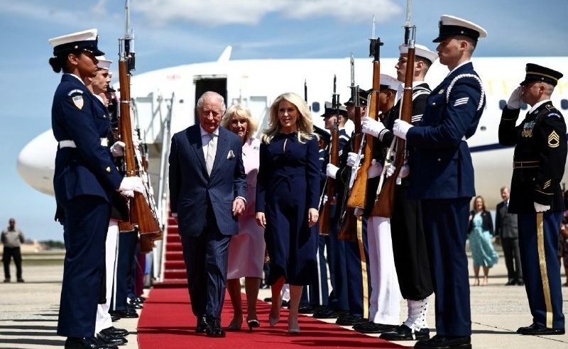 الملك تشارلز وكاميلا يصلان واشنطن في زيارة دولة