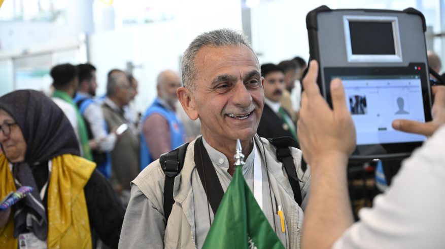 مغادرة أولى رحلات مستفيدي مبادرة “طريق مكة” من مطار إسطنبول الدولي بتركيا