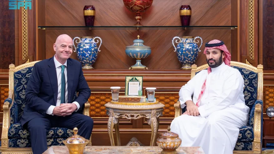 ولي العهد يلتقي رئيس الاتحاد الدولي لكرة القدم