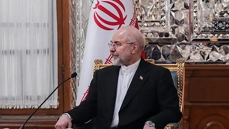 رئيس البرلمان الإيراني: مضيق هرمز لن يبقى مفتوحاً إذا استمر الحصار