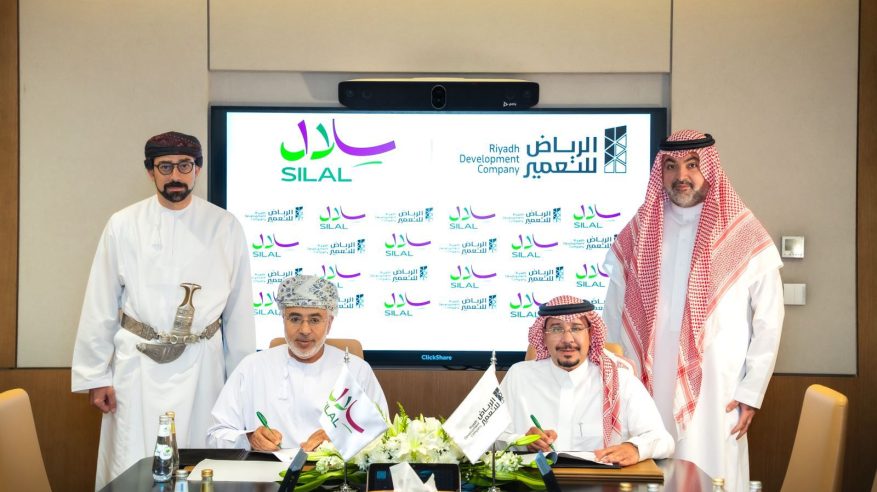 الرياض للتعمير توقّع مذكرة تفاهم مع “سلال” العُمانية لتعزيز الربط اللوجستي ودعم منظومة الإمداد الغذائي