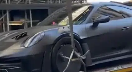 بـ 300 ألف جنيه إسترليني.. حجز سيارة فارهة لرجل أعمال سعودي في لندن