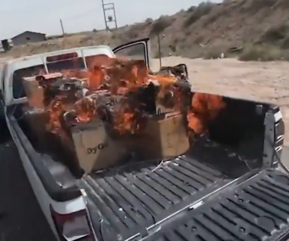 موقف بطولي.. مواطن يتصدى لحريق مركبة تحتوي على مواد قابلة للاشتعال