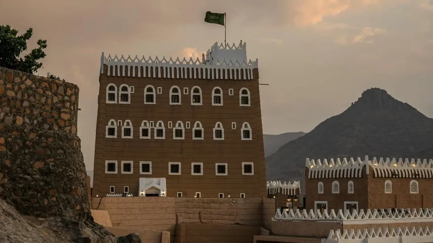 قصر العان بنجران.. تجربة سياحية توثق الإرث الأصيل وجمال الطبيعة