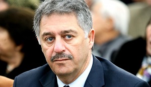 توقيف السفير الفلسطيني السابق لدى لبنان بتهم فساد