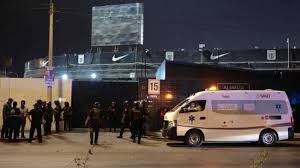 إصابة 60 شخصًا إثر انهيار بملعب كرة قدم في بيرو