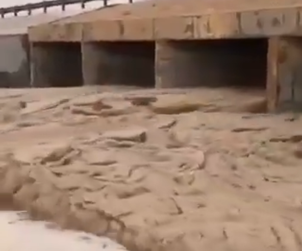 لقطات لجريان السيول الهادرة جنوب الرياض