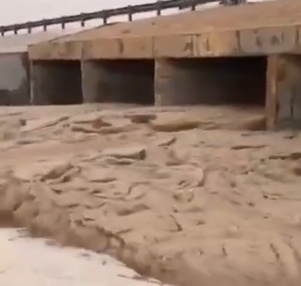 لقطات لجريان السيول الهادرة جنوب #الرياض 