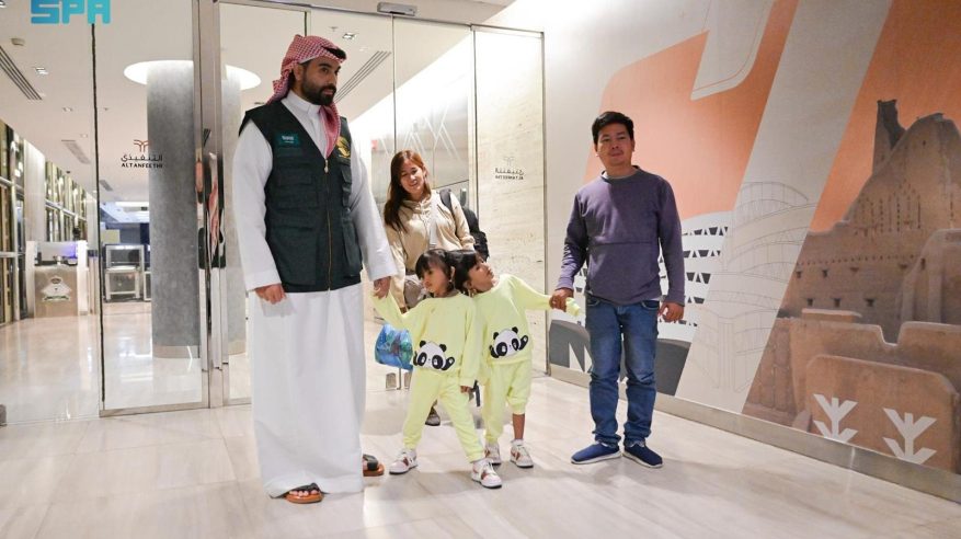 بدء عملية فصل التوأم الملتصق الفلبيني كليا وموريس آن في الرياض