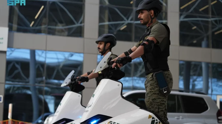 الجوازات تبدأ باستخدام الدراجات الكهربائية في منفذ جسر الملك فهد