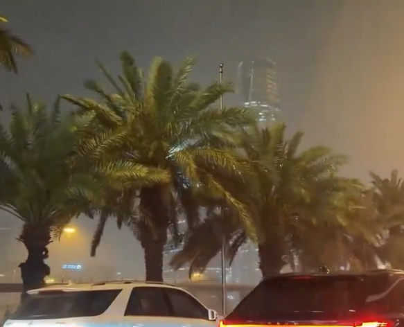 لقطات لهطول أمطار الخير على الرياض