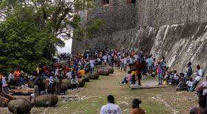 30 قتيلًا جراء تدافع خلال احتفال بموقع سياحي في هايتي