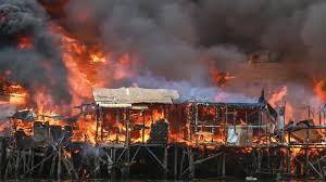 حريق في ماليزيا يدمر 200 منزل ويشرد المئات