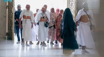 طلائع الحجاج يصلون إلى البيت العتيق وسط منظومة خدمات متكاملة