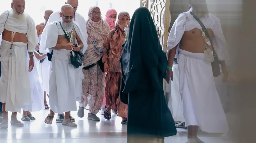 طلائع الحجاج يصلون إلى البيت العتيق وسط منظومة خدمات متكاملة