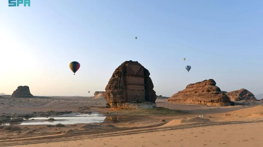 رحلات المنطاد في العُلا.. تجربة تتجاوز الترفيه إلى استكشاف الطبيعة