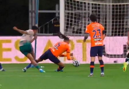 تعادل الفيحاء والأهلي في دوري روشن