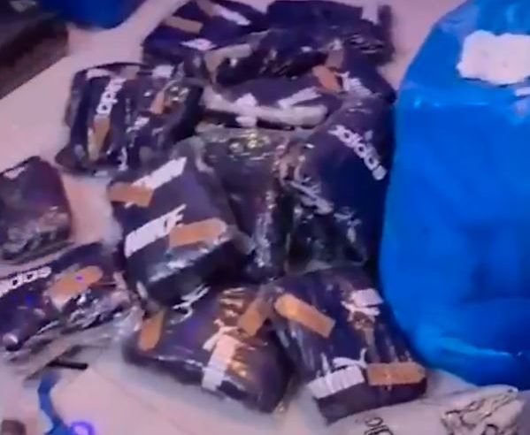 ضبط 3 آلاف قطعة ملابس مقلدة لعلامات تجارية في جدة