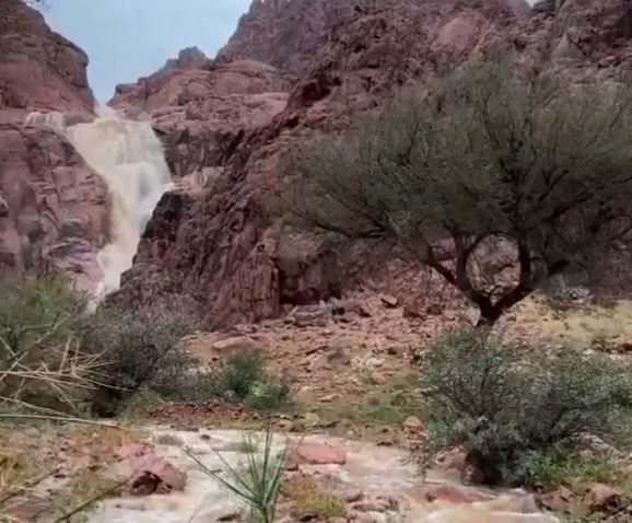 مشاهد بديعة لشلال ذيخين شرق حائل