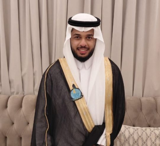 عبدالله بوكر يحصد البكالوريوس في طب الأسنان