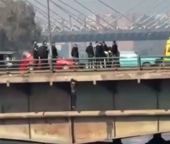 جثة معلقة بمصر.. شاب يتخلص من حياته شنقاً على كوبري المظلات