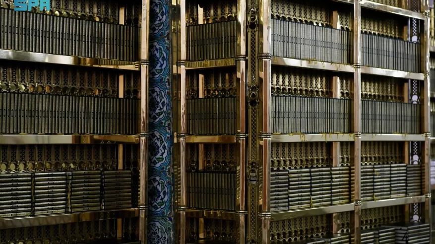 منظومة متكاملة للعناية بالمصاحف في المسجد النبوي تشمل الترجمة والتنظيم