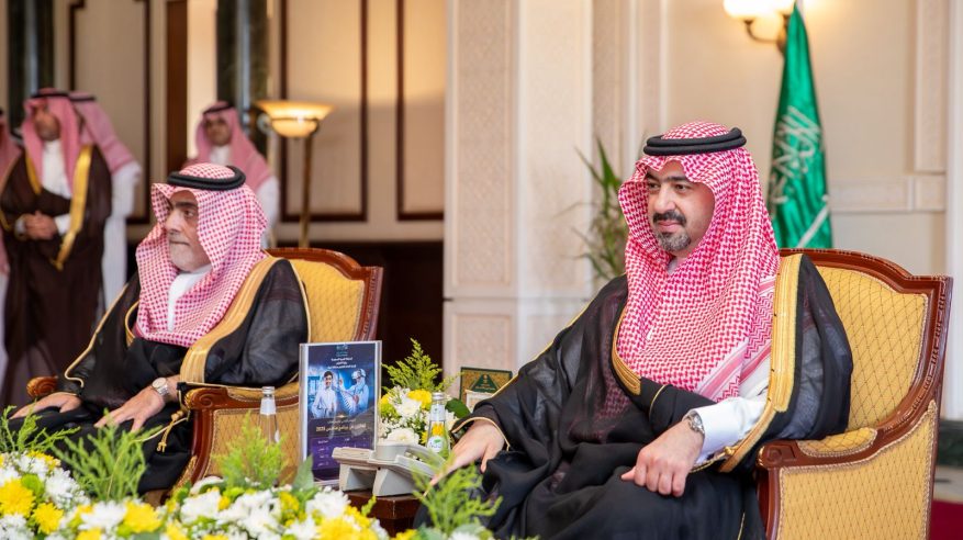 نائب أمير تبوك يكرّم الطلاب والطالبات الفائزين بجوائز “منافس”