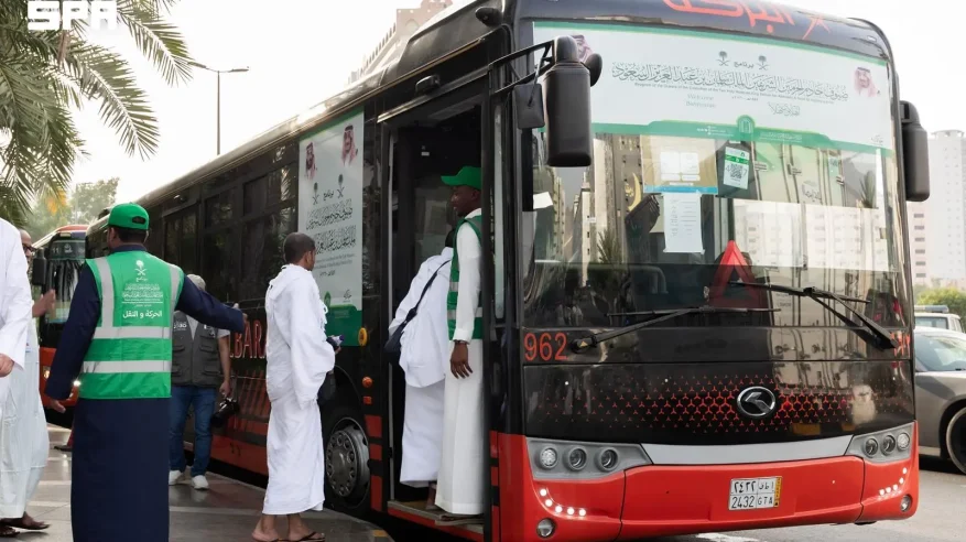 الشؤون الإسلامية تُسيّر أكثر من 50 رحلة ترددية يوميًا لنقل ضيوف برنامج خادم الحرمين الشريفين إلى المسجد الحرام