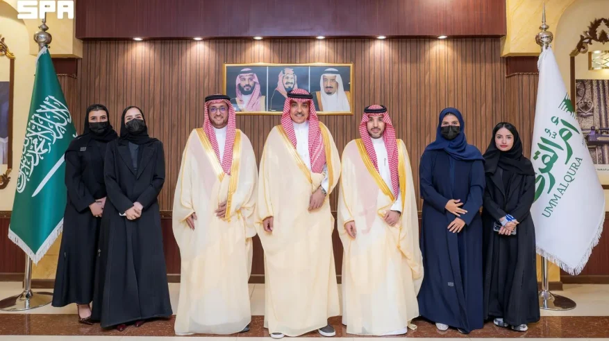 وزير الإعلام يزور جريدة أم القرى ومقار منظومة الإعلام بالمشاعر المقدسة وعدد من الجهات الأمنية