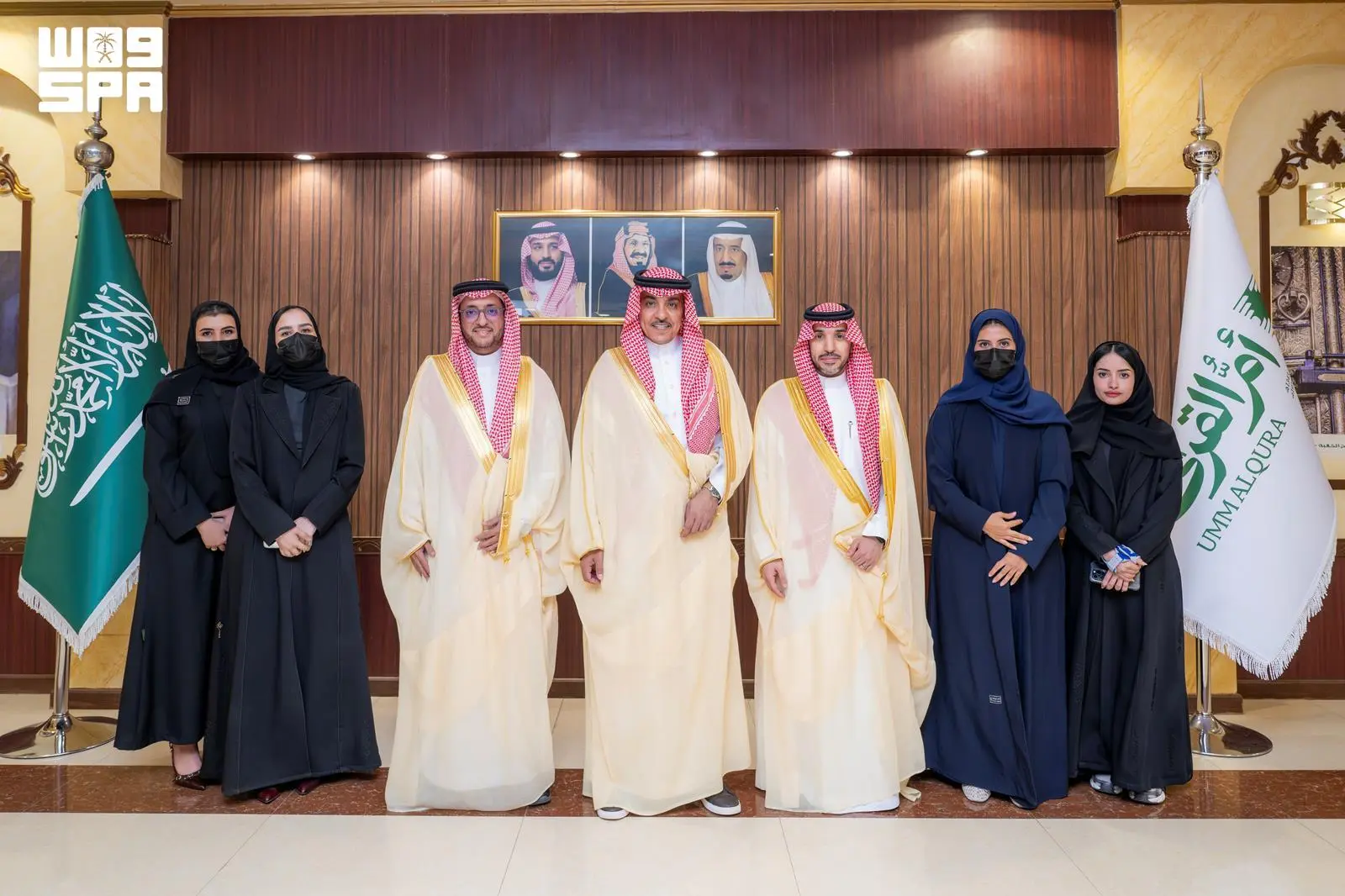 وزير الإعلام يزور جريدة أم القرى ومقار منظومة الإعلام بالمشاعر المقدسة وعدد من الجهات الأمنية 