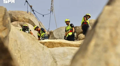فرق الإنقاذ الجبلي بالدفاع المدني تنتشر في مشعر عرفات لخدمة ضيوف الرحمن