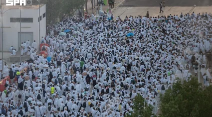 حجاج بيت الله الحرام ينفرون من عرفات إلى مزدلفة
