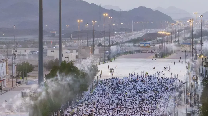 نفرة مزدلفة.. الحجاج يسلكون أطول طريق مشاة في العالم