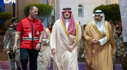 وزير الداخلية يقف على سير العمل بمركز الترحيل الطبي والقيادة والتحكم بهيئة الهلال الأحمر