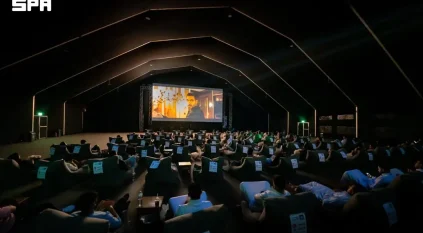 سينما القطيف تفتح أبوابها على الكورنيش بتجربة ترفيهية تجمع الأفلام وأجواء البحر