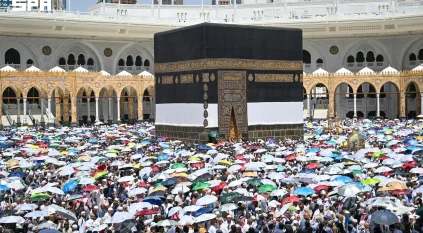 الحجاج المتعجلون يؤدون طواف الوداع بيسر وطمأنينة