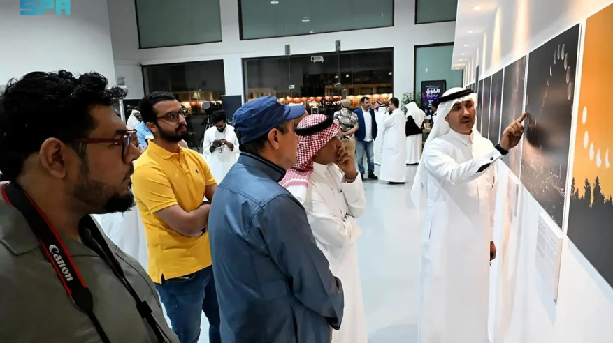 38 عملًا فنيًا يوثق “الكون في أبهى صورة” بالدمام