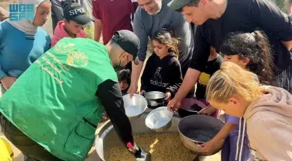 سلمان للإغاثة يواصل توزيع الوجبات الغذائية الساخنة في قطاع غزة​