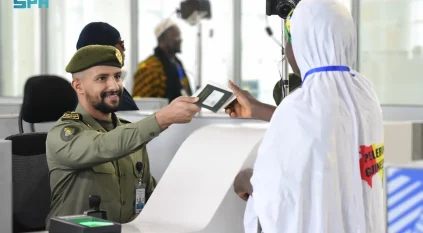 جوازات مطار الأمير محمد بن عبدالعزيز تستقبل أولى رحلات ضيوف الرحمن من غينيا