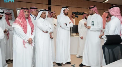 وزير الحج والعمرة يتفقد خدمات الوزارة لاستقبال ضيوف الرحمن بمطار الملك عبدالعزيز