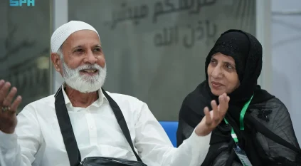 محمد وزوجته.. حكاية 20 عامًا تلبس الحلم ثوب الإحرام عبر مبادرة طريق مكة