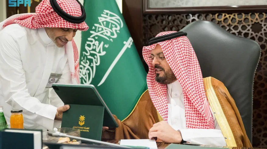 نائب أمير مكة المكرمة يُدشّن 10 مشروعات للطرق.. وحملة “طرق متميزة آمنة”