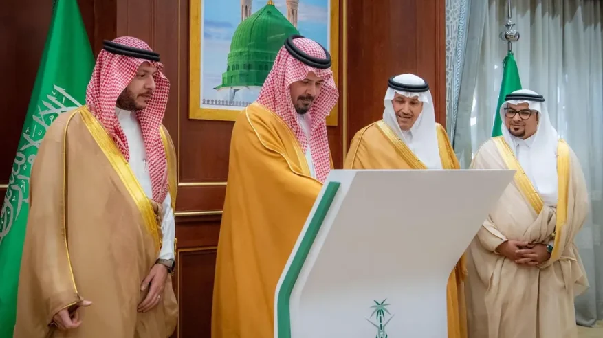 أمير المدينة المنورة يدشّن حملة “طرق متميزة آمنة”